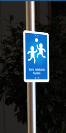 Alumiinikyltti 20x30cm "Varo leikkivi&auml; lapsia" (2mm alumiini)